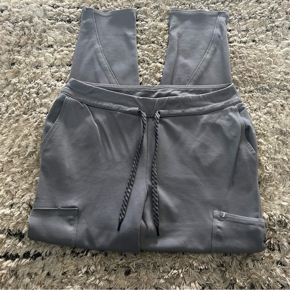 Jaanuu Scrub set - Picture 2 of 7